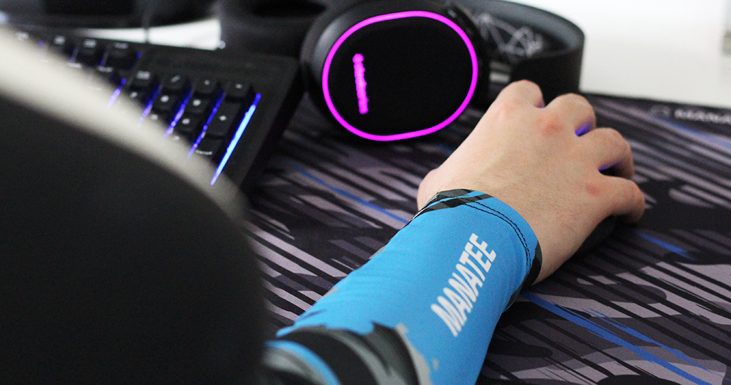 CUSTOM GAMING SLEEVES Manatee